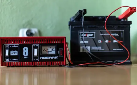 Ile kosztuje dobry prostownik? Uniknij błędów, wybierz mądrze!