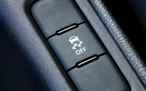 ASR w samochodzie: Jak działa i dlaczego jest kluczowy?