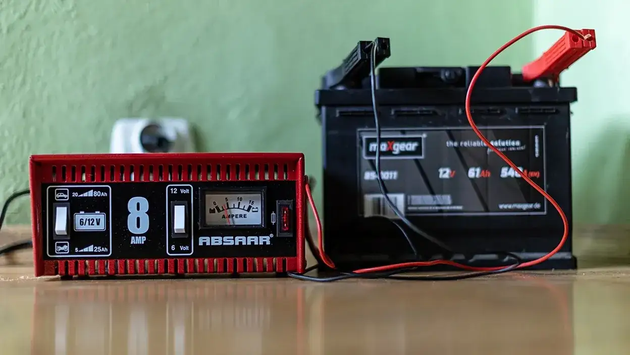 prostownik transformatorowy vs mikroprocesorowy